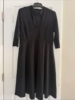 Women's Black Keyhole Midi Dress with Three-Quarter Sleeves